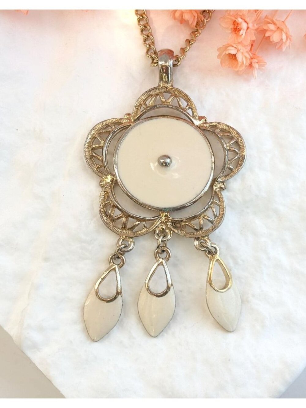Cream Enamel Dangling Charm Art Nouveau Vintage Gold T 80's Pendant Necklace